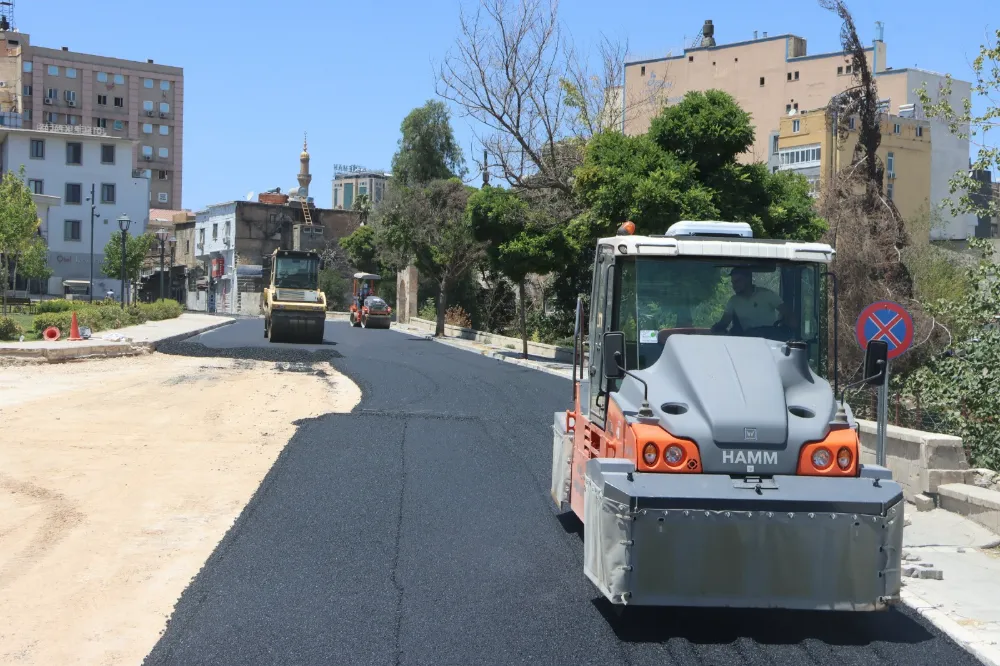 HACI KAMİL KONAĞI İLE BEYKAPISI ARASINDA ASFALT SERİMİ BAŞLADI