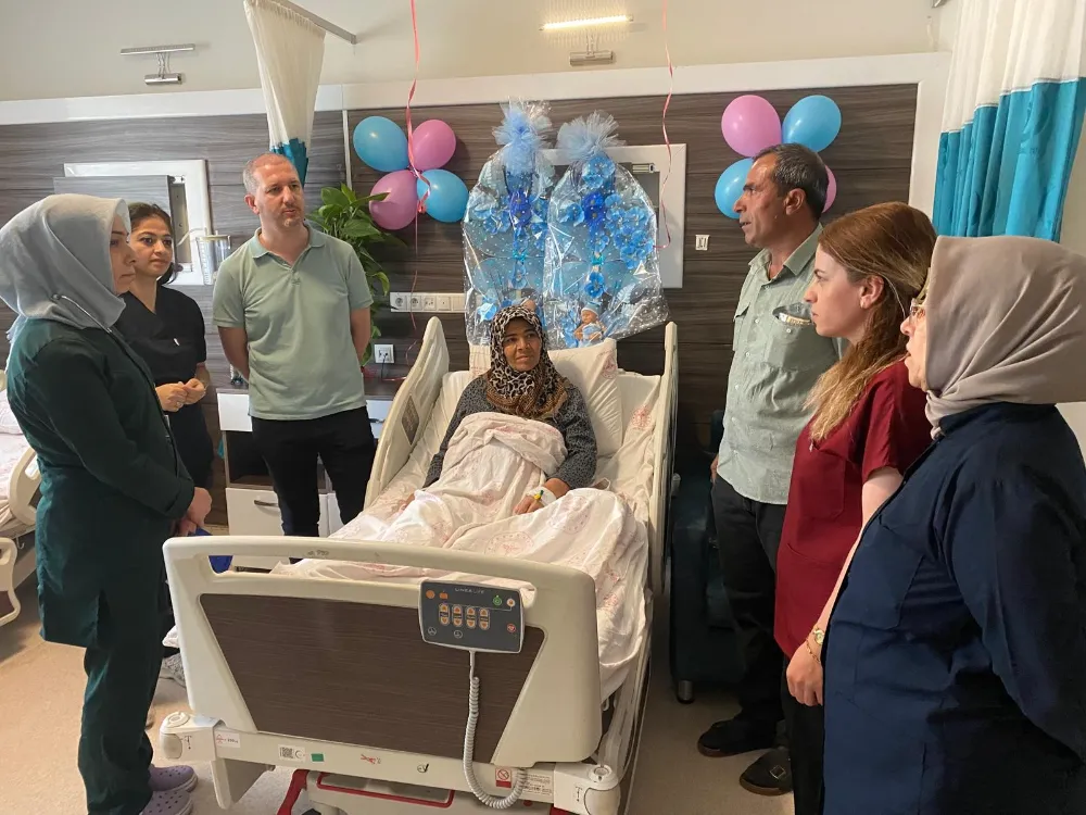 BİRECİK DEVLET HASTANESİ’NDE 53 YAŞINDA İKİZ GEBELİK BAŞARIYLA SONUÇLANDI