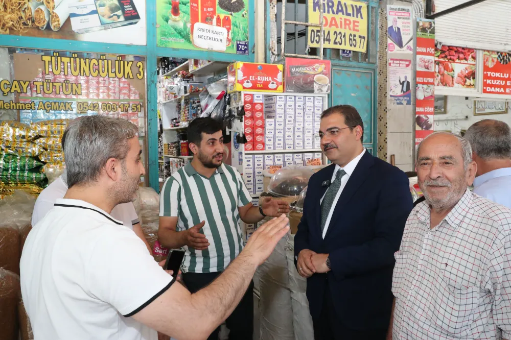 BAŞKAN CANPOLAT, AÇIKSU CADDESİ’NDE ESNAF VE VATANDAŞLARLA BULUŞTU