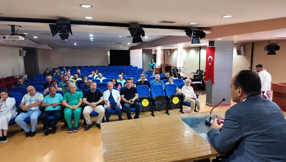 İL SAĞLIK MÜDÜRÜ DR. ERHAN BERK, UZMAN HEKİMLERLE DEĞERLENDİRME TOPLANTISI YAPTI