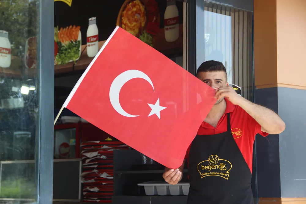ŞANLIURFA AL BAYRAKLARLA DONATILDI
