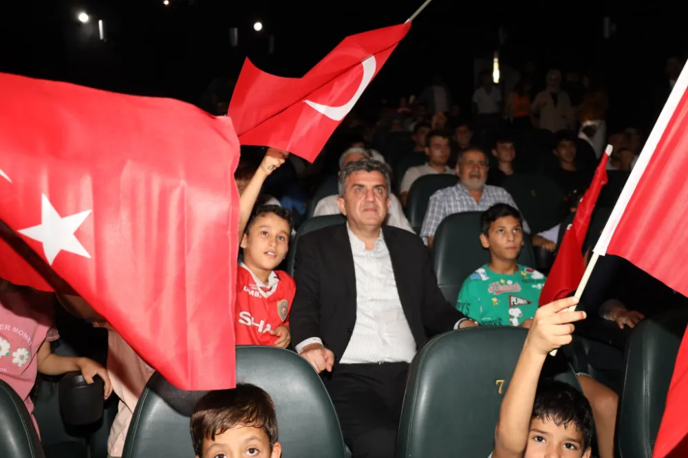 İl Başkanı Günbegi, çocuklarla birlikte 15 Temmuz konulu Sinema etkinliğine katıldı