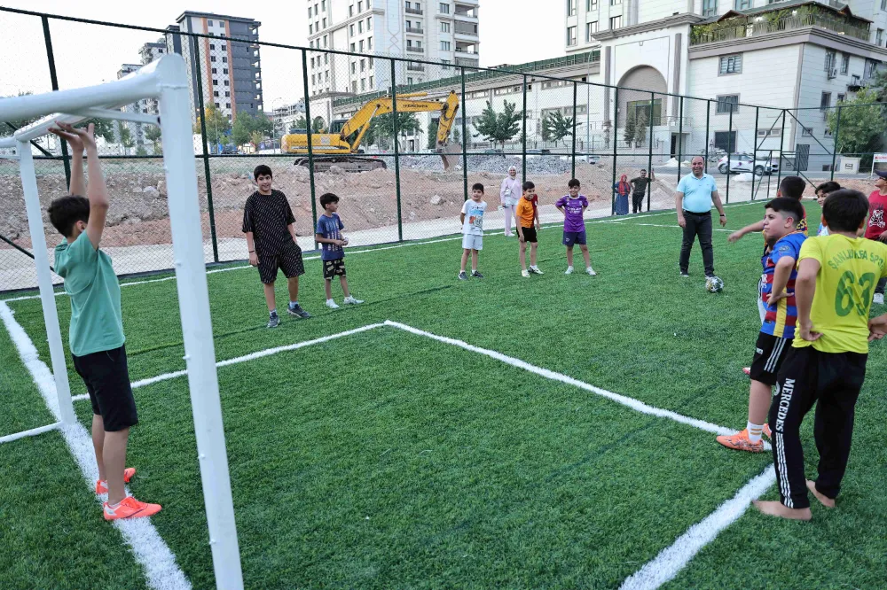 KARAKÖPRÜ’DE SEMT SAHALARIYLA GENÇLİĞE YATIRIM SÜRÜYO