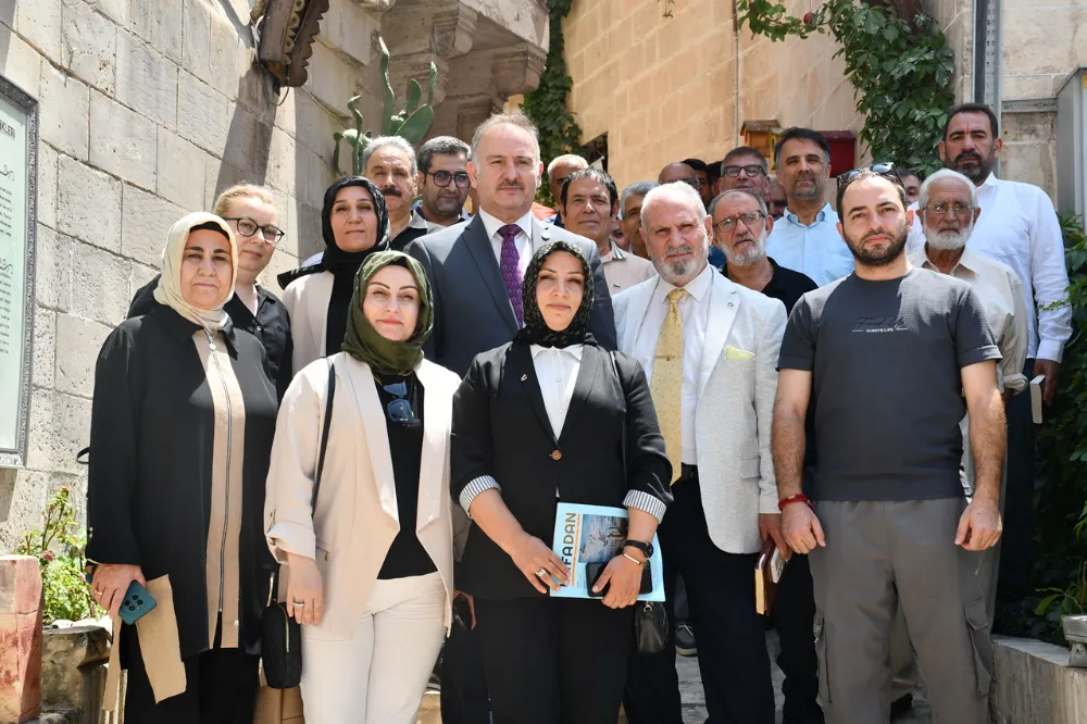 Harran Üniversitesi Rektörü Prof. Dr. Güllüoğlu Yazar ve Edebiyatçılarla Buluştu
