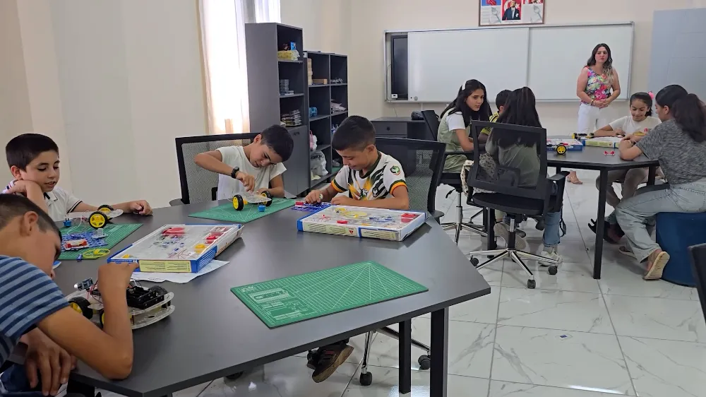 EYYÜBİYELİ ÇOCUKLAR ROBOTİK KODLAMA ÖĞRENİYOR