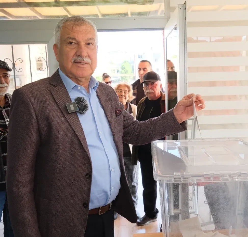 ADANA BÜYÜKŞEHİR BELEDİYE BAŞKANI KARALAR GÖZALTINA ALINDI, BELEDİYEDE ARAMA BAŞLATILDI