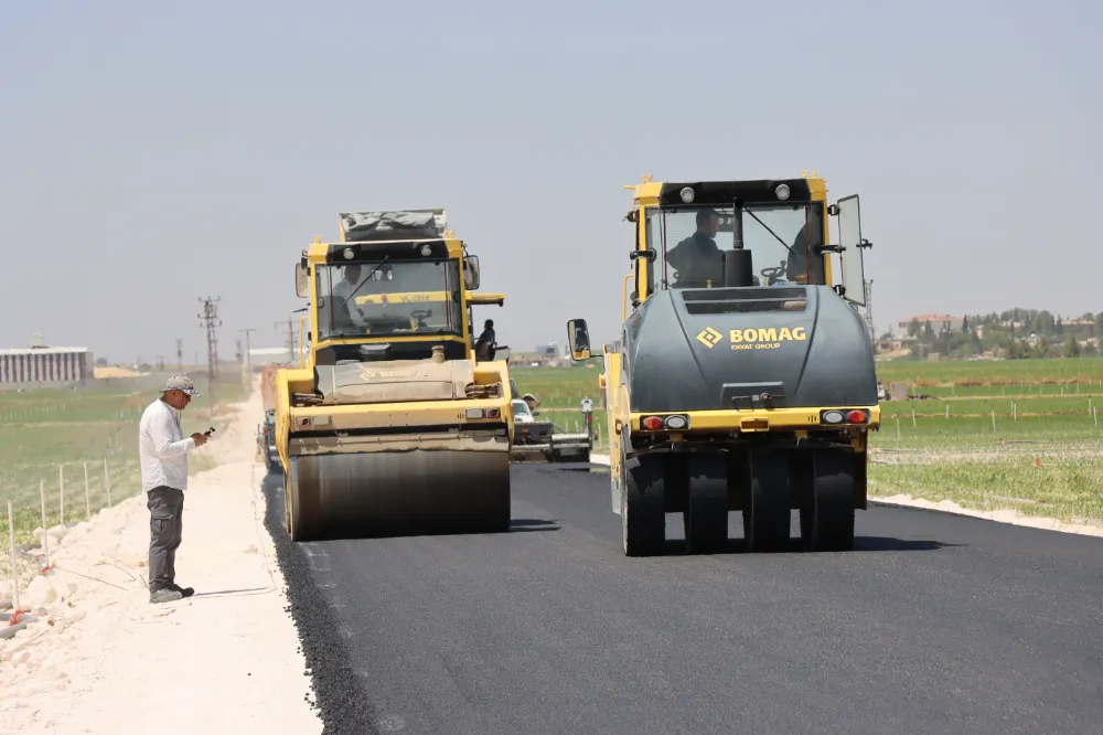 CEYLANPINAR KIRSALINDAKİ YOLLAR SICAK ASFALTLA KONFORLU HALE GELİYOR
