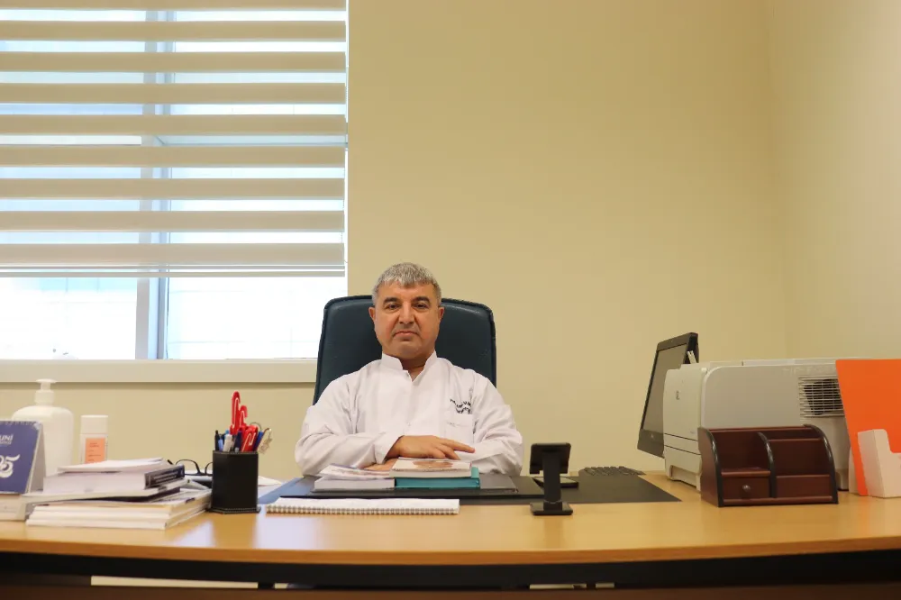 ROF DR. UYANIKOĞLU’DAN ÖNEMLİ UYARI: SICAKTA SUSUZ KALMAYIN!