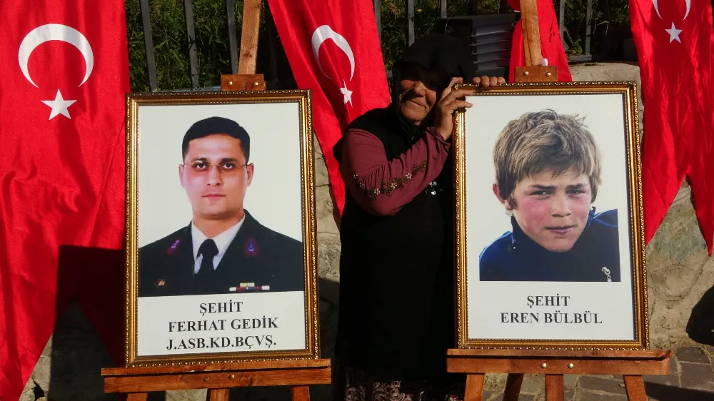 ŞEHİT EREN BÜLBÜL, ŞEHADETİNİN 8. YILINDA MEZARI BAŞINDA ANILDI