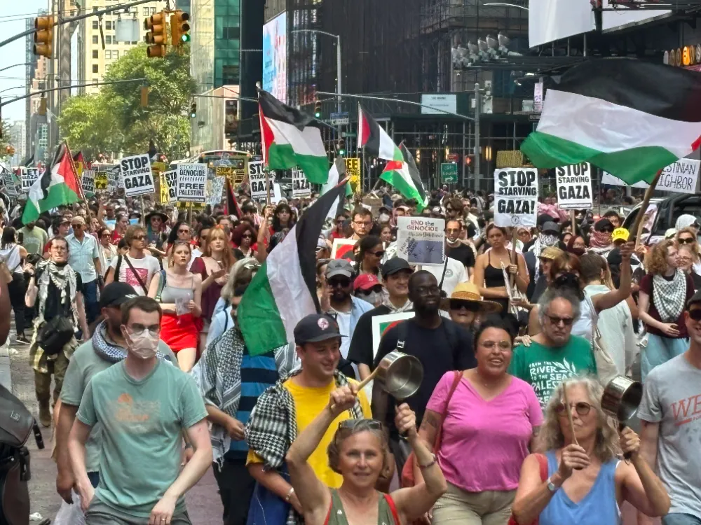 NEW YORK’TA ON BİNLERCE KİŞİLİK İSRAİL PROTESTOSU