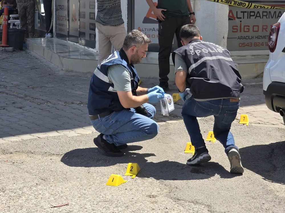 SİVEREK’TE ADLİYE ÇIKIŞINDA 2 KİŞİYİ SİLAHLA YARALAYAN ZANLI YAKALANDI