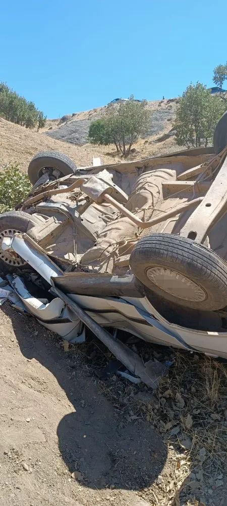 OTOMOBİL ŞARAMPOLE DEVRİLDİ: 3