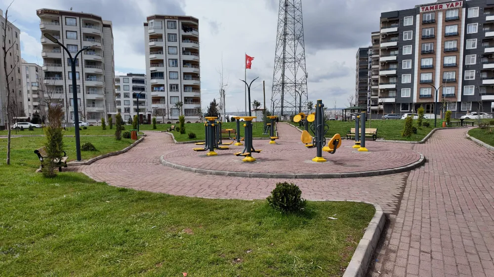 KARAKÖPRÜ YENİ YEŞİL ALANLARLA GÜZELLEŞİYOR
