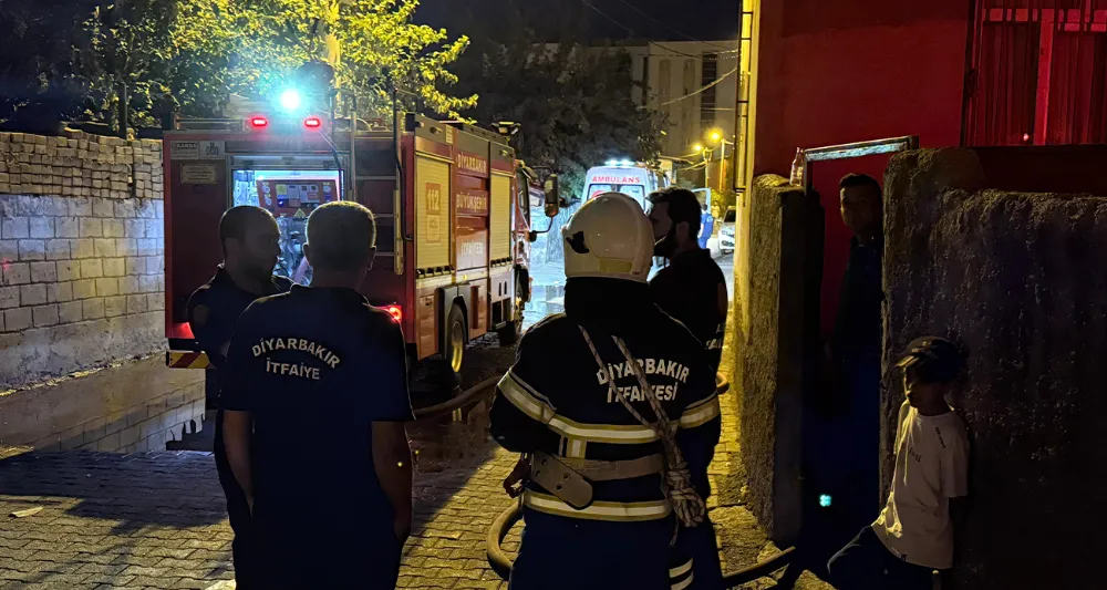 DİYARBAKIR’DA BİR EVDE PATLAMA SONRASI YANGIN ÇIKTI: 1’İ AĞIR 4 YARALI