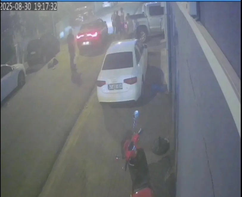 DUR İHTARINA UYMAYAN SÜRÜCÜ APARTMANA DALDI 