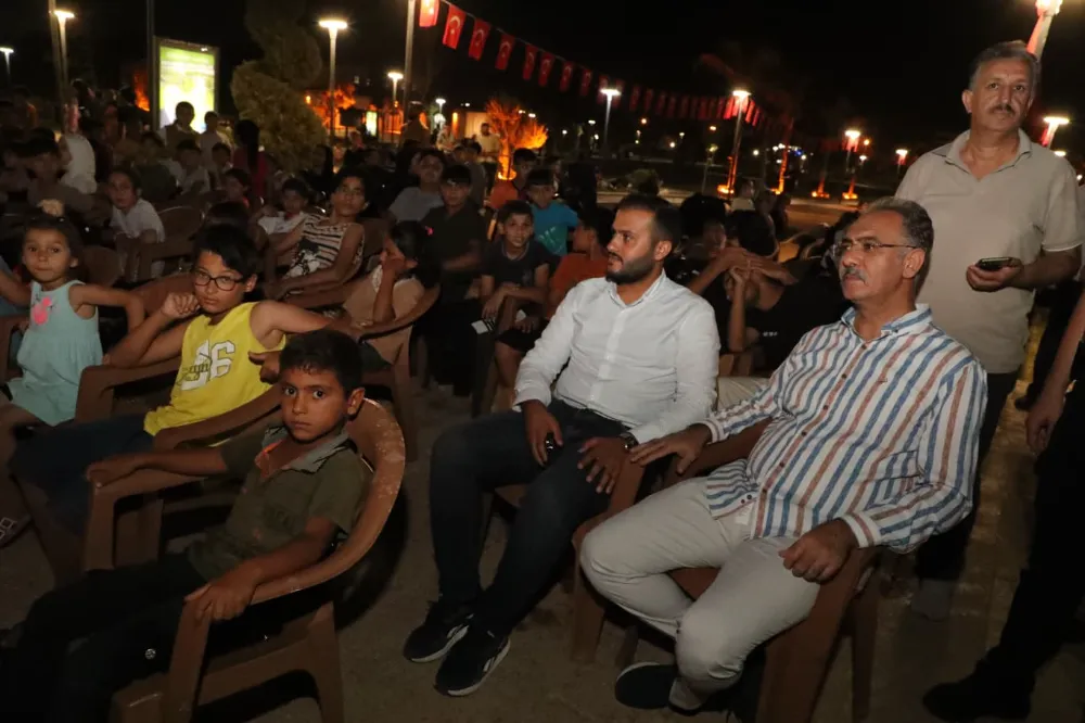 BAŞKAN KUŞ, GEZİCİ KÜTÜPHANE ETKİNLİĞİNDE ÇOCUKLAR VE GENÇLERLE BULUŞTU