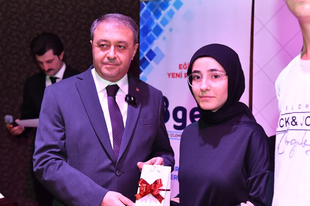 BAŞARILI ÖĞRENCİLER ÖDÜLLENDİRİLDİ