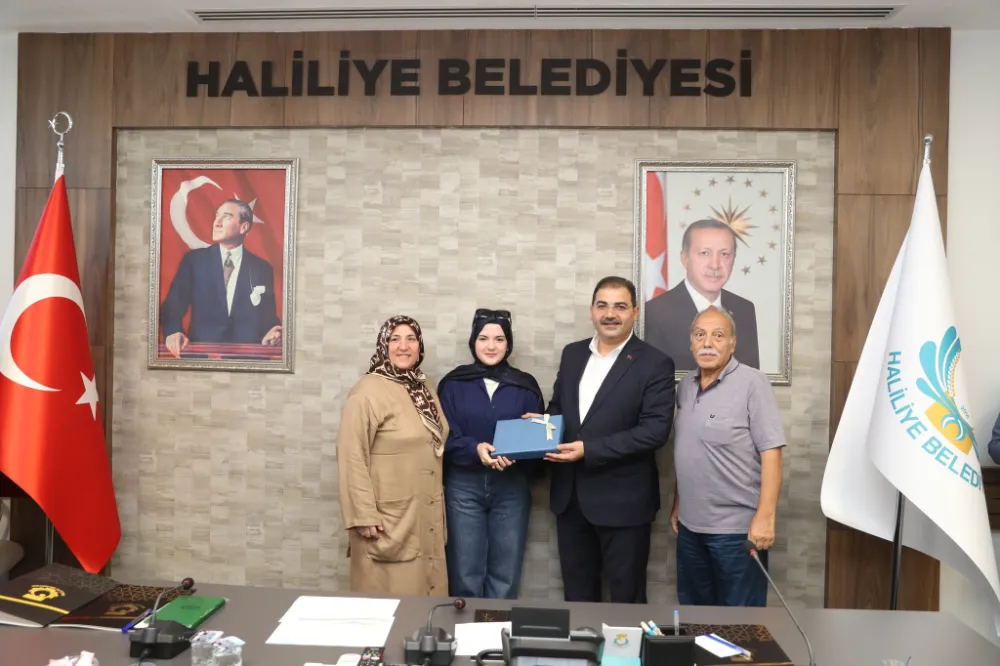  BAŞKAN CANPOLAT, DERECEYE GİREN ÖĞRENCİLERİ ÖDÜLLENDİRDİ