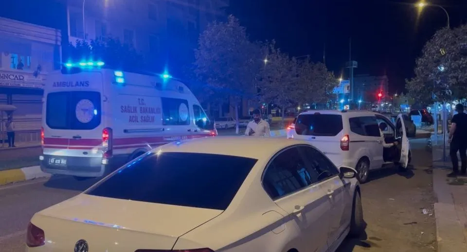 SEYİR HALİNDEKİ OTOMOBİLE SİLAHLI SALDIRI DÜZENLENDİ