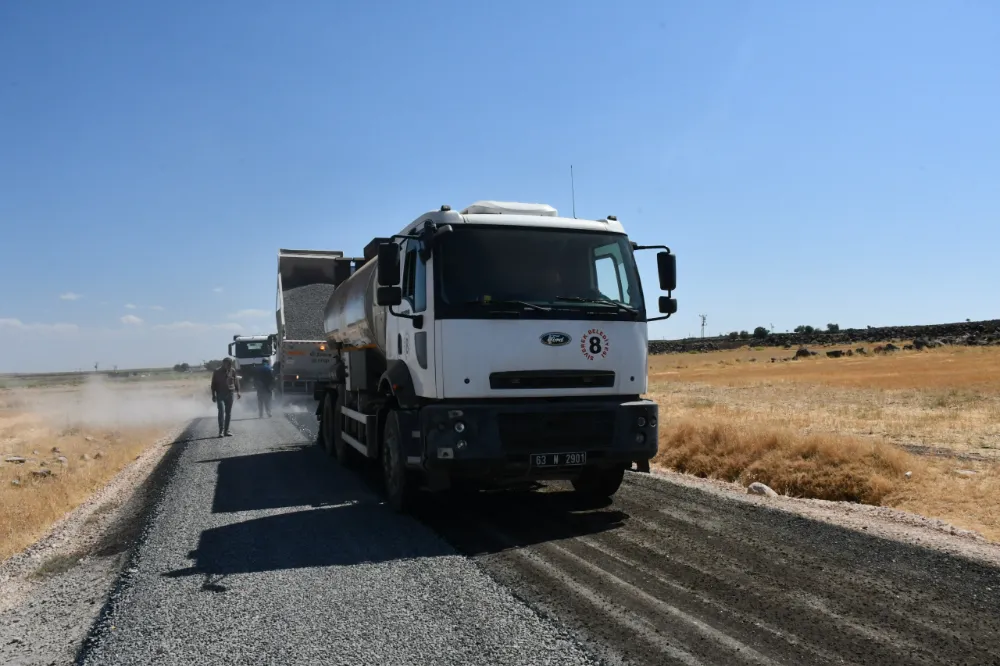 SİVEREK KIRSALINDA SATHİ ASFALT ÇALIŞMALARI DEVAM EDİYOR