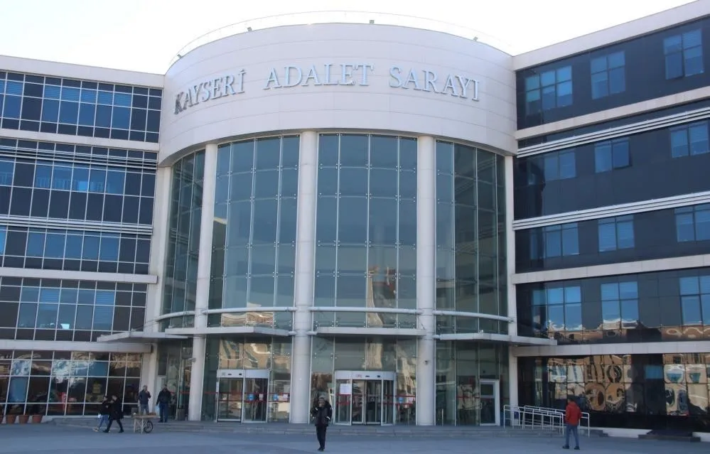SAHTE EHLİYETLE KİRALIK ARACI SATMAYA ÇALIŞAN ŞAHSA 5 YIL HAPİS CEZASI