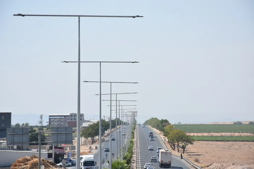 Harran Üniversitesi Girişinde Köprülü Kavşak ve Aydınlatma Çalışmaları Hızla Devam Ediyor 