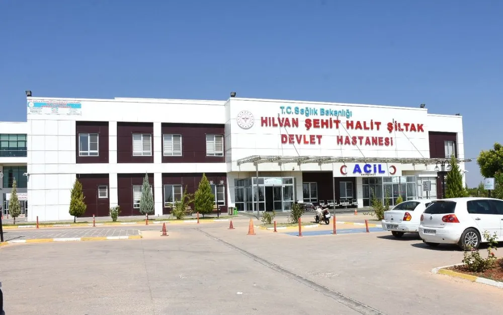 HİLVAN DEVLET HASTANESİ’NDE İLK ORTOPEDİ AMELİYATI BAŞARIYLA GERÇEKLEŞTİRİLDİ