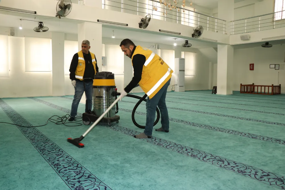 HALİLİYE’DE RAMAZAN ÖNCESİ CAMİLERDE TEMİZLİK SEFERBERLİĞİ