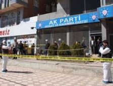 AK Parti Diyarbakır İl Başkanlığı`na bombalı saldırı 