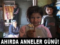 Anneler gününü ahırda kutladılar!