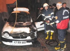 Park Halindeki Otomobil Alev Aldı