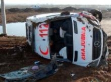 Şanlıurfa`da Ambulans Devrildi