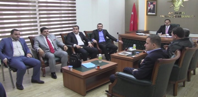 AK PARTİ HALİLİYE TEŞKİLATI TEBRİKLERİ KABUL EDİYOR