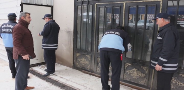 HALİLİYE BELEDİYESİ RUHSATSIZ İŞ YERİNİ MÜHÜRLEDİ