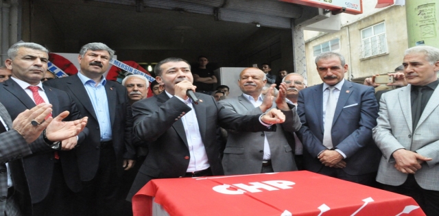 CHP Milletvekili Adayı Bucak Siverek`te Seçim Bürosunun Açılışına Katıldı