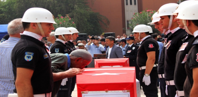 Adana Şehitlerini Dualarla Uğurladı