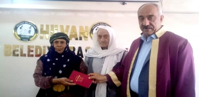 Yaşlı Çift 35 Yıl Sonra Evlendi