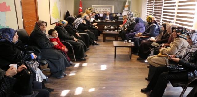 BAŞKAN DEMİRKOL?A KADINLARDAN TEŞEKKÜR ZİYARET