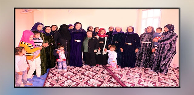 AYŞENUR AYHAN GEZİLERİNE DEVAM EDİYOR