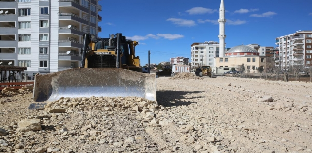 KARAKÖPRÜ`YE YENİ YOLLAR KAZANDIRILIYOR