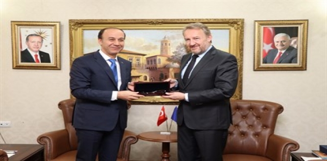 Bakir İzzetbegoviç Şanlıurfa Valisi`ni ziyaret etti