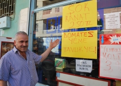 ESNAFIN İLGİNÇ DOMATES PROTESTOSU 