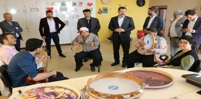 Baydilli engellileri ziyaret etti