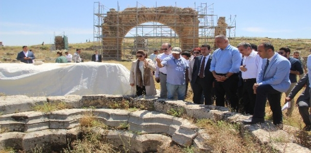 Bakan Ersoy, Harran Ören Yeri`ni gezdi