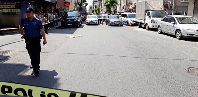 Cadde ortasında karısına kurşun yağdırdı