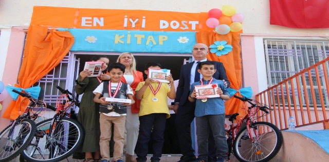 HALİLİYE BELEDİYESİNDEN MİNİK ÖĞRENCİLERE HEDİYE