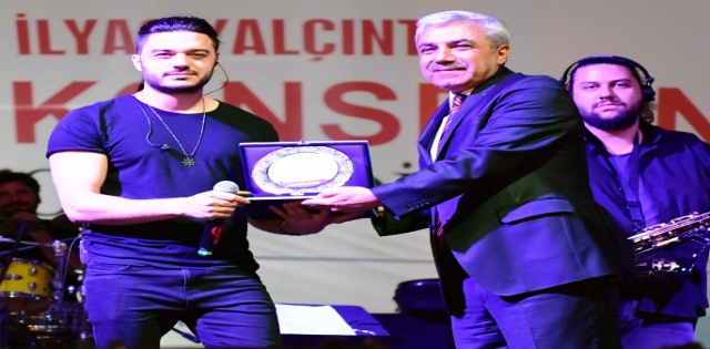 İLYAS YALÇINTAŞ KONSERİNE YOĞUN İLGİ