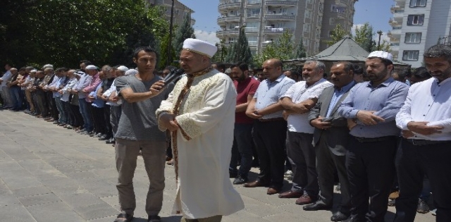 Siverek`te Mursi için gıyabi cenaze namazı kılındı