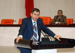BAYRAK;"SİYASET GÖNÜL İŞİDİR"