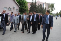 Bakan Çelik çalışıyor, çalıştırıyor